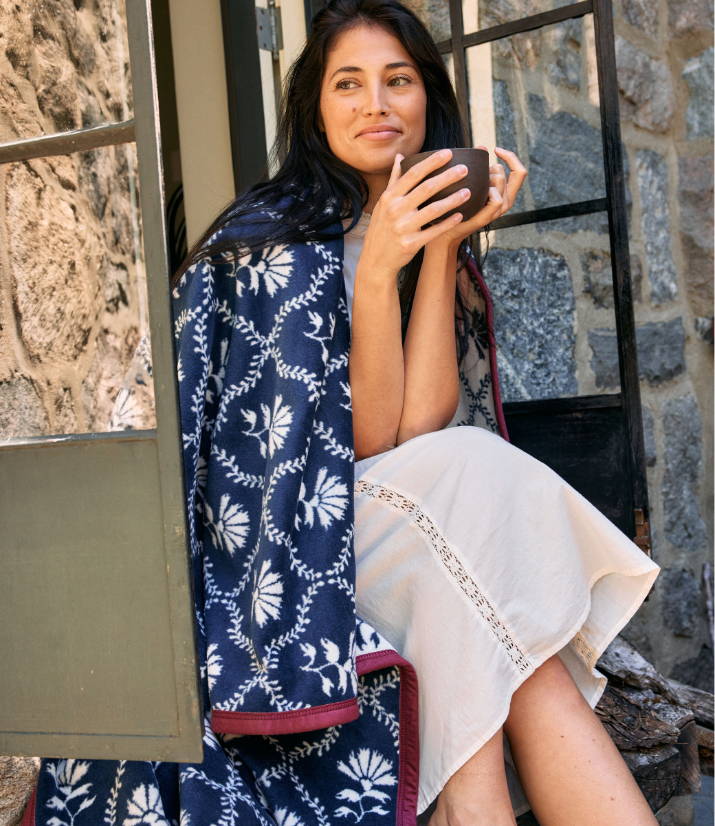 Chappywrap Floral Trellis Blanket: Original