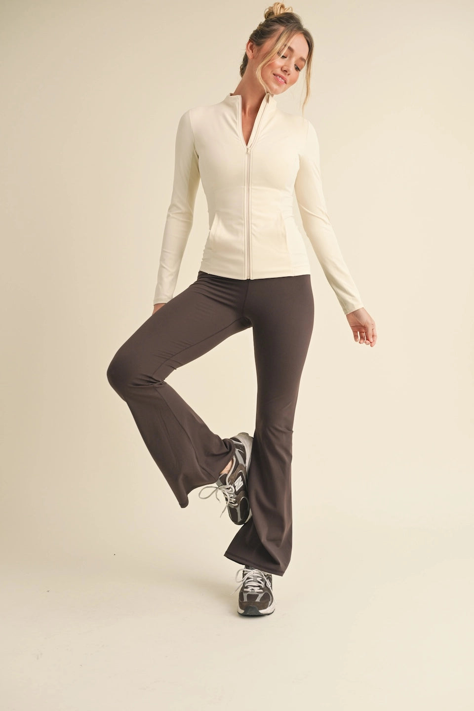 Women's Fitted Jacket with Pockets- Cream